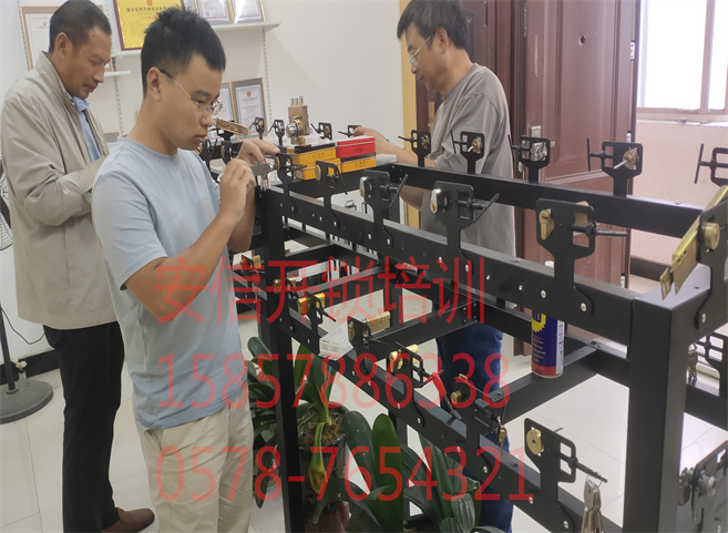 岳阳学开锁修锁配钥匙技术中