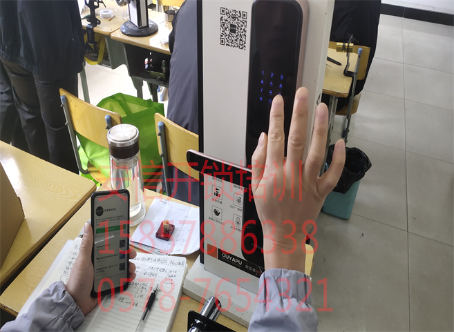 上海锁匠学校的学费是多少？